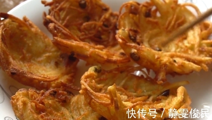 一个勺子|土豆不要炒着吃了,2分钟教你最新做法,金黄酥脆,比薯片还好吃