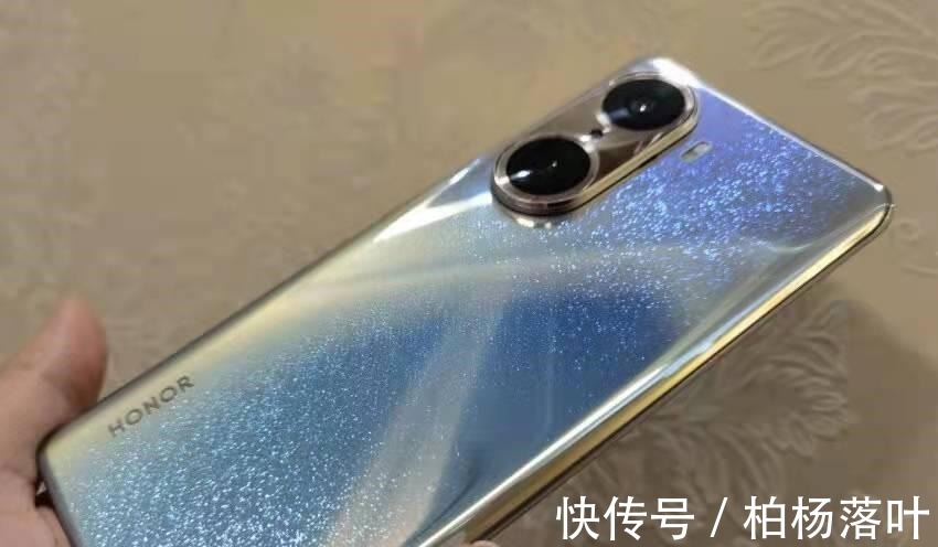 赵明|曲面屏+4800mAh+超高颜值，跌破3000元，荣耀60Pro买早了！