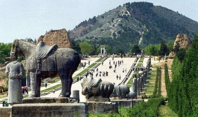 乾陵|中国传奇大墓!曾遭40万人开盗未果,被誉为考古界的“三峡工程”