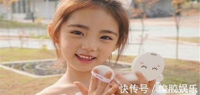 化妆品|韩国童模6岁开始化妆,12岁就停止发育,原因和妈妈利欲熏心有关