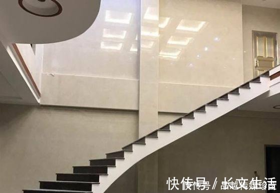 建好|晒晒我家的新别墅,200万建好包装修,在我们村还排不上名次