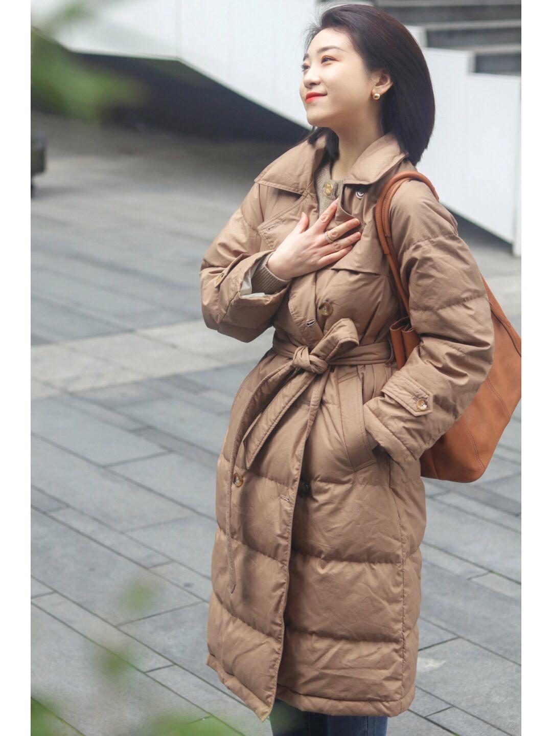 大衣 这个冬天一定要做好保暖工作,棕色羽绒服+直筒牛仔裤,休闲又百搭!