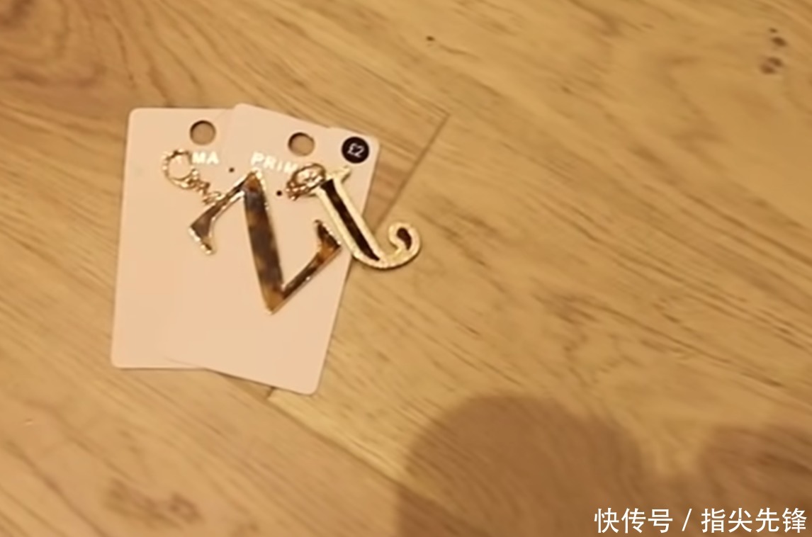 100块把土鳖宅男变鲜肉超模,英国俩沙雕小哥把时尚圈玩坏了