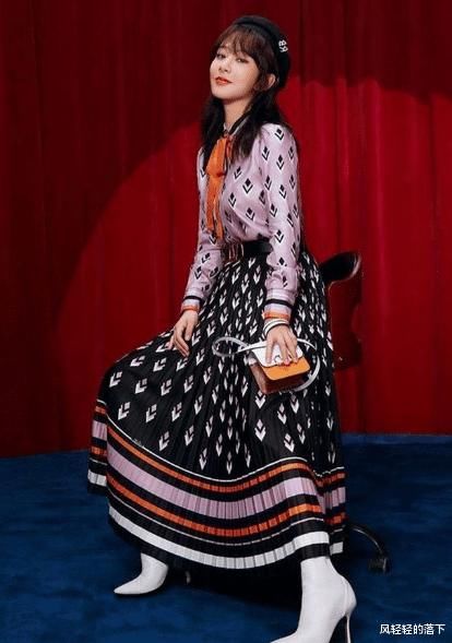 一条牛仔裙，尽显潮流风范