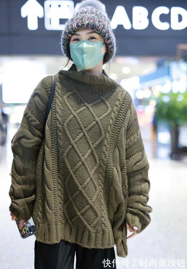 阔腿裤 真替阿娇捏把汗!宽松毛衣配阔腿裤走机场,穿成1米5小个子