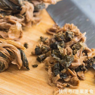 大勺|妈妈的菜干爆扣肉(过节待客硬菜,毫无保留的技巧)