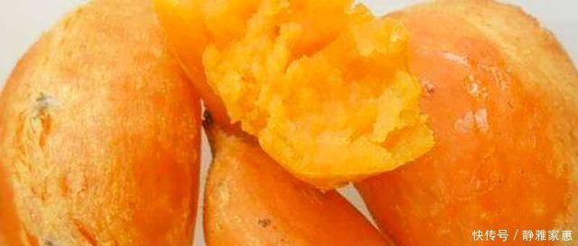 把红薯直接放进电饭锅,不用烤箱,不加一滴水,流着汤汁太好吃了