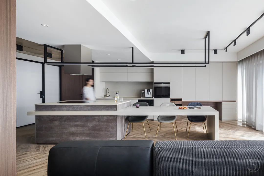 无主灯|180㎡现代极简，无主灯设计果然不凡，朴素的空间也有档次感