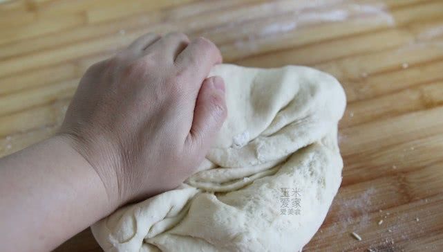 蒸包子馒头时,注意这七点,轻松解决发面回缩问题