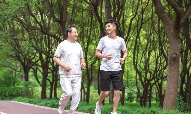 西红柿|高血压不能吃洋葱？医生提醒：想要血压平稳，可以常吃这4种食物