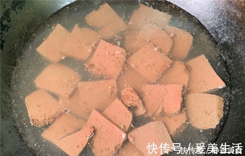 猪血豆腐汤|豆腐和此物一起煮，孕妇要多吃，能预防缺铁性贫血，给孩子好身体