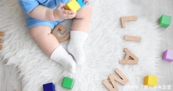 光脚|小宝宝穿袜子还是光脚?很多宝妈误会了,做错对娃伤害很大