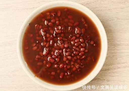 煮红豆时,不用浸泡,不用加碱,学会这种方法,几分钟就煮开花