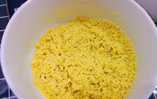 熬粥|小米别只会熬粥了,加碗面粉,教你做小米锅巴,焦香酥脆,无添加