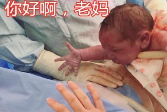 宝宝|最“疼妈”的宝宝走红,出生即“开挂”,网友:难道孟婆不卖汤?