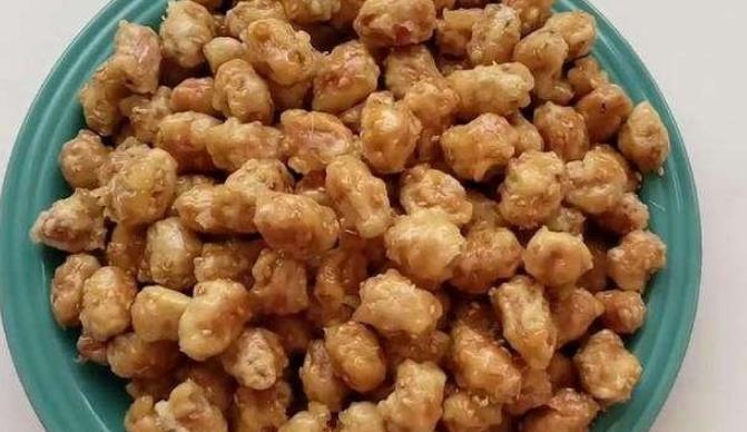 后我们就可|一个鸡蛋加花生,脆皮花生很好吃,全家人都喜欢吃