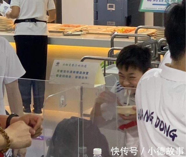 广东跳水队|全红婵胃口大开!14岁天才大口吃面笑容灿烂,红姐可别再长胖了