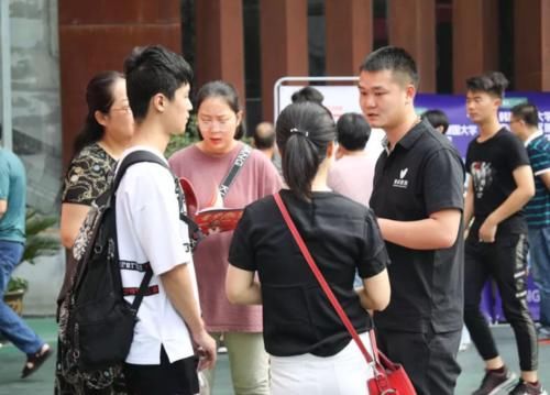 “省内大学”和“省外大学”如何选择？志愿这样报，录取率更高