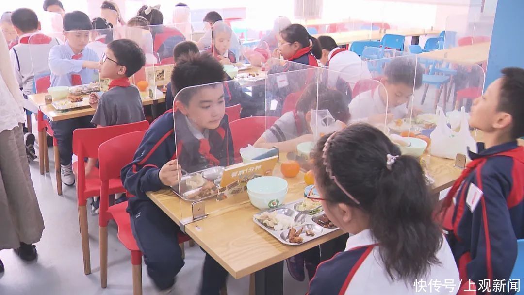 同学们|这两所学校食堂提供自助餐,种类多、不浪费、更健康