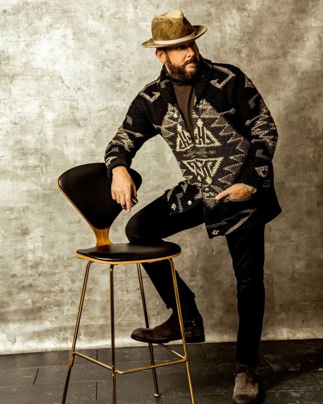 为什么“好色”的男人，总会在冬日拥抱「印第安图腾」？