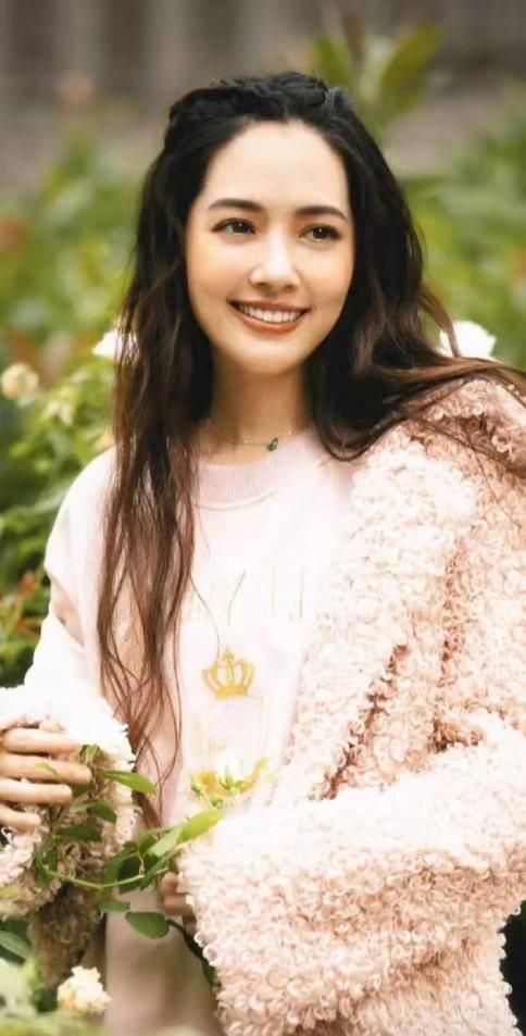 直发和卷发哪个更适合你？关键看这3点，就能轻松提升气质和颜值