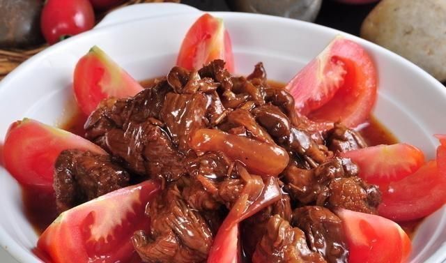 暖锅|西红柿烧牛腩,素菜小暖锅,红枣酿苦瓜,茼蒿炒肉丝的做法