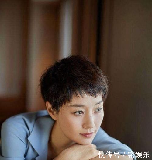 齐刘海 50岁女人别再留齐刘海了，今年流行5种“发型”，显脸小还不挑人