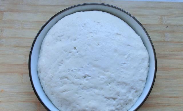 做包子时,切记不要只加酵母,上加这2样,包子白、软、香、甜