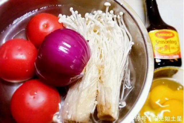 番茄汁|金针菇吃腻了,配点番茄一起做,酸酸甜甜新滋味