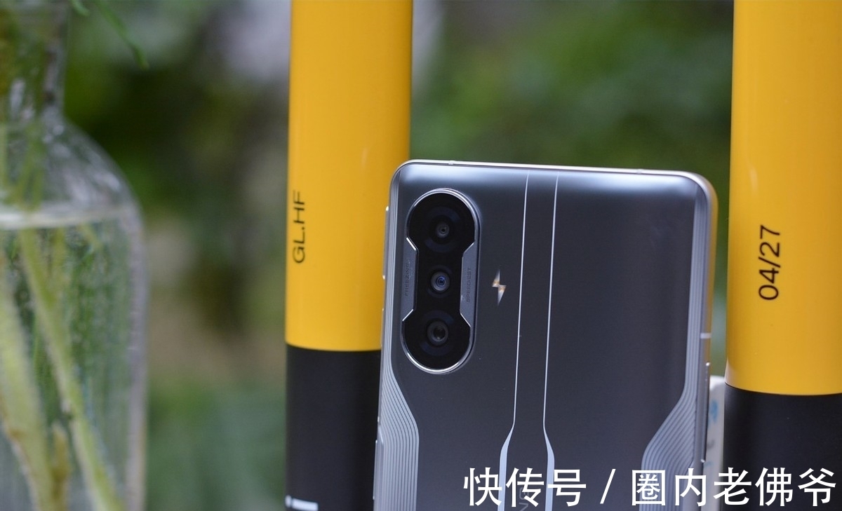 游戏版|72万跑分+6nm+5065毫安+67瓦,12GB+256GB版跌至2299元