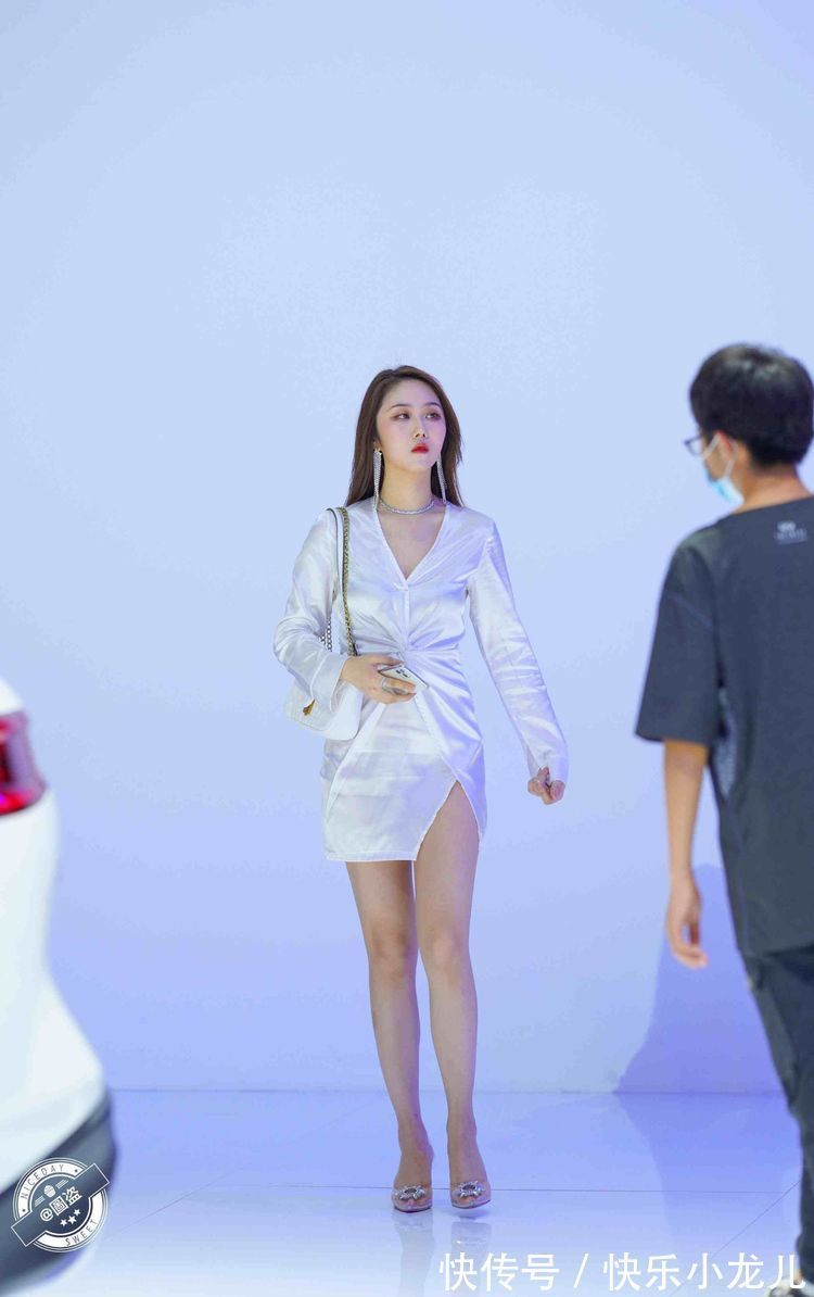 气质 穿出时尚气质的连衣裙,搭配时尚美女靓丽的穿搭风格,谁都不爱