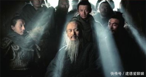 他名气比孔子大,弟子比孔子多,孔子上位后却杀了他,名字很耳熟