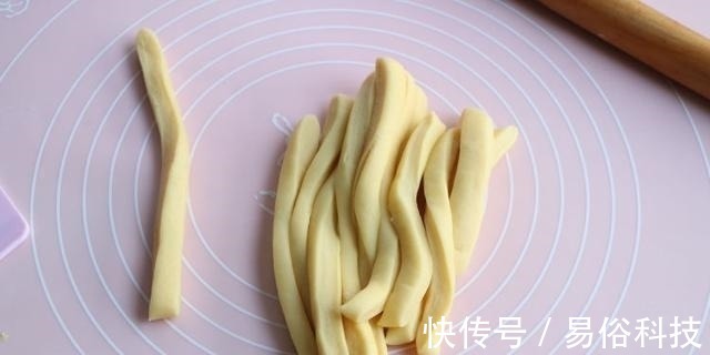 自制传统小麻花,扭一扭炸一炸,香甜酥脆不用花钱买