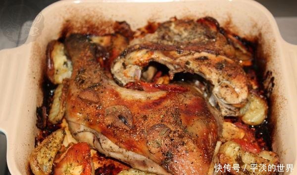 做烤鸡时,万万不要直接烤,牢记这几点,鸡肉不干柴,又香又嫩
