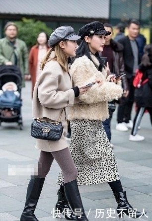 路人街拍,侧拍的小姐姐,身材高挑,毫无瑕疵,简直棒极了