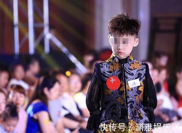 女儿|父母靠6岁女儿赚百万,这种新型“啃小族”,正在摧毁孩子的童年