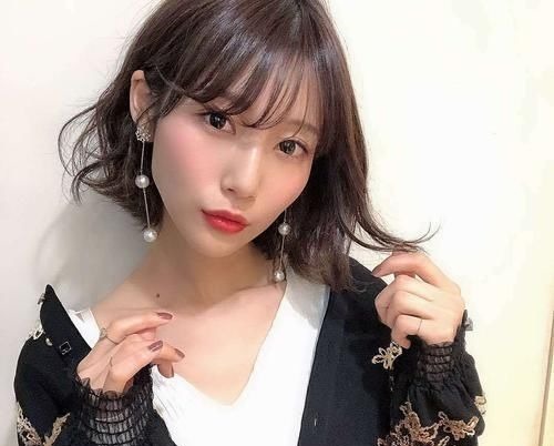 减龄 羊毛卷已经“失宠”,今年流行这种发型,减龄又洋气满满高级感