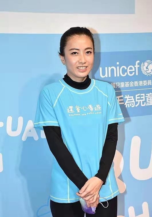 甘比|甘比终于暴露!做公益妆容精致不似以往,穿健美裤大秀身材好高调