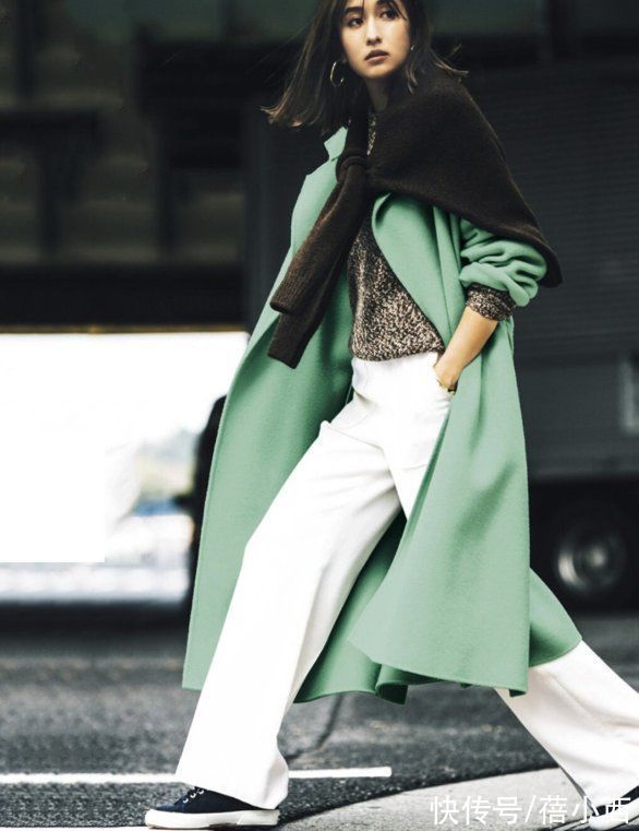 针织连衣裙 冬季买外套,建议40岁女人多选“长款大衣”,时尚、体面又高级