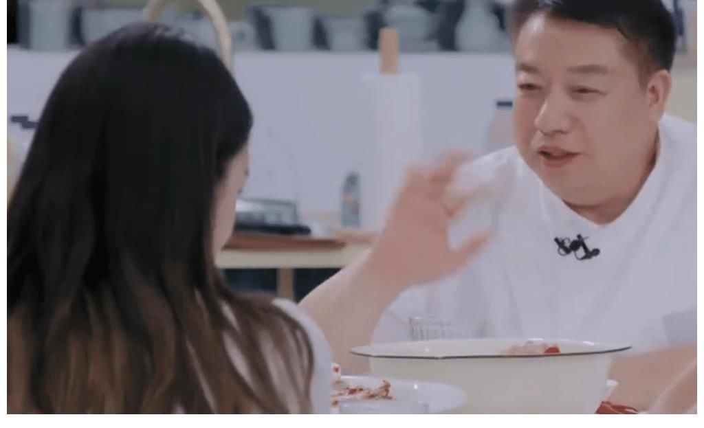 千金小姐|比起宁静,黄晓明更“怕”姚安娜,公主还“抢”了丁真的团宠地位