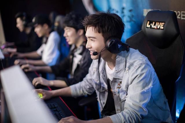 CP榜一“浪浪钉”出江湖再就业？龚俊打赢Uzi，张哲瀚被扒黑历史