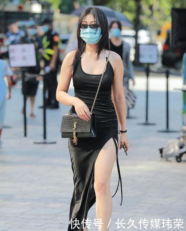 身材比例|想随心所欲的搭配t恤和牛仔裤，展现不同时尚气质，试试这种风格