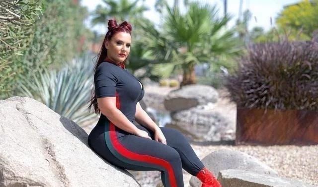 美女|乌克兰美女,通过健身使自己的身材凹凸有致,还当上了大码模特