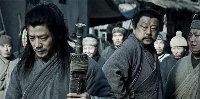 吕后$韩信墓前石碑上刻有2句诗、虽然只有10个字,却写尽韩信一生