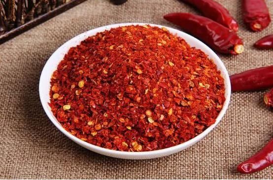 腌腊肉时，只放盐是错的，牢记3放1不放，金黄又好吃，久放不发霉