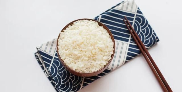 为啥大米总是凭空生虫子?这些虫子从哪里来?会传染疾病吗?