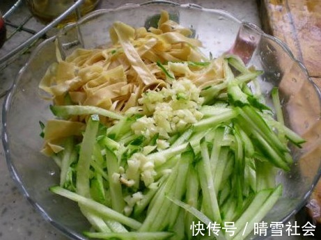 黄瓜|夏季天热,无论有钱没钱,这凉拌菜都要吃,清热解暑,天天吃不腻