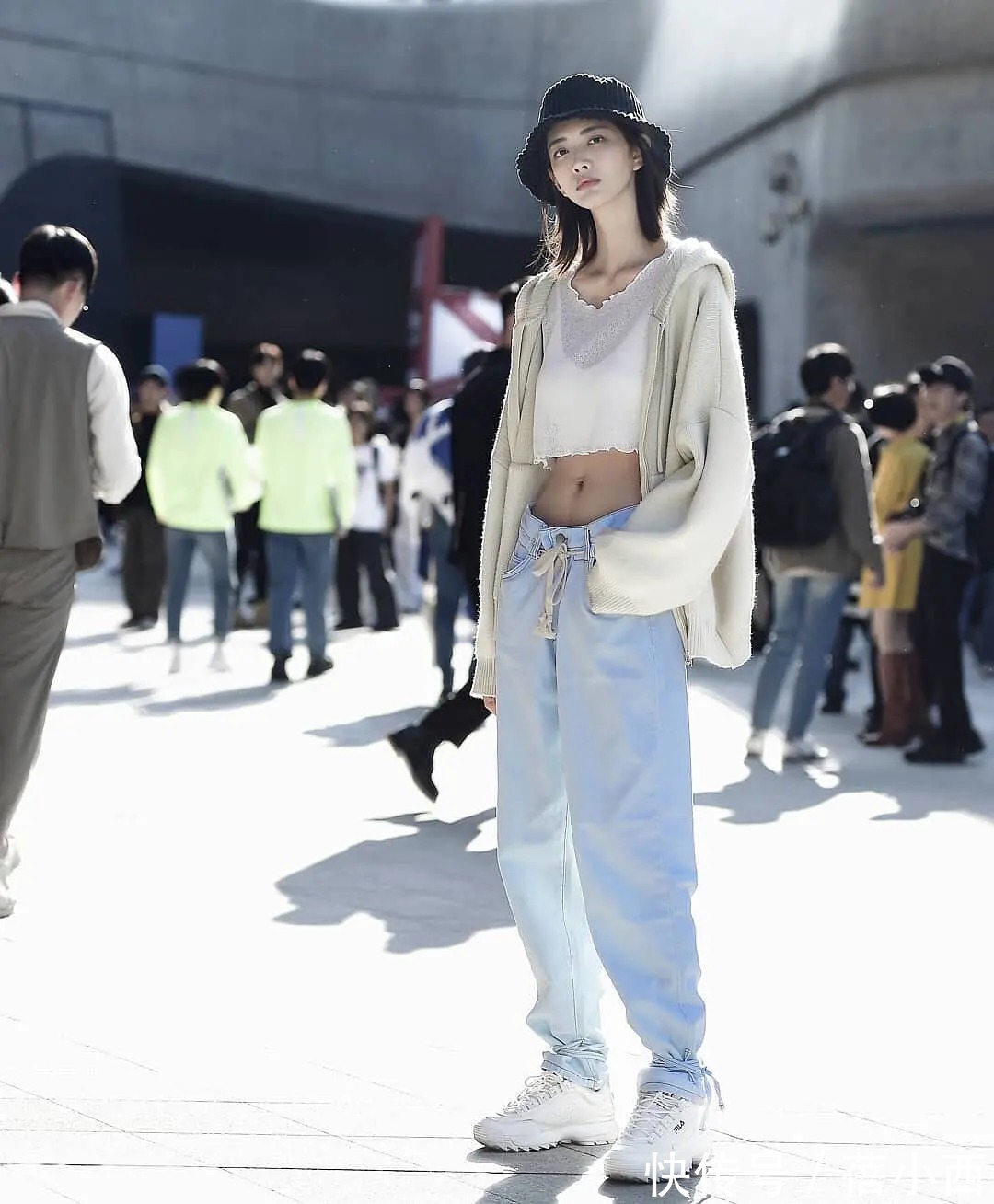 大长腿|别穿大一号了,今年流行“上短下长”法则,轻松打造逆天大长腿!