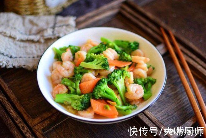 老师傅|炒西蓝花最忌焯水,老师傅教你一招,出锅鲜嫩翠绿,营养还入味