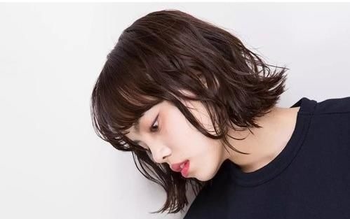 大头 头大女孩都在想留什么发型显脸小,女孩子大脸大头需要发型拯救